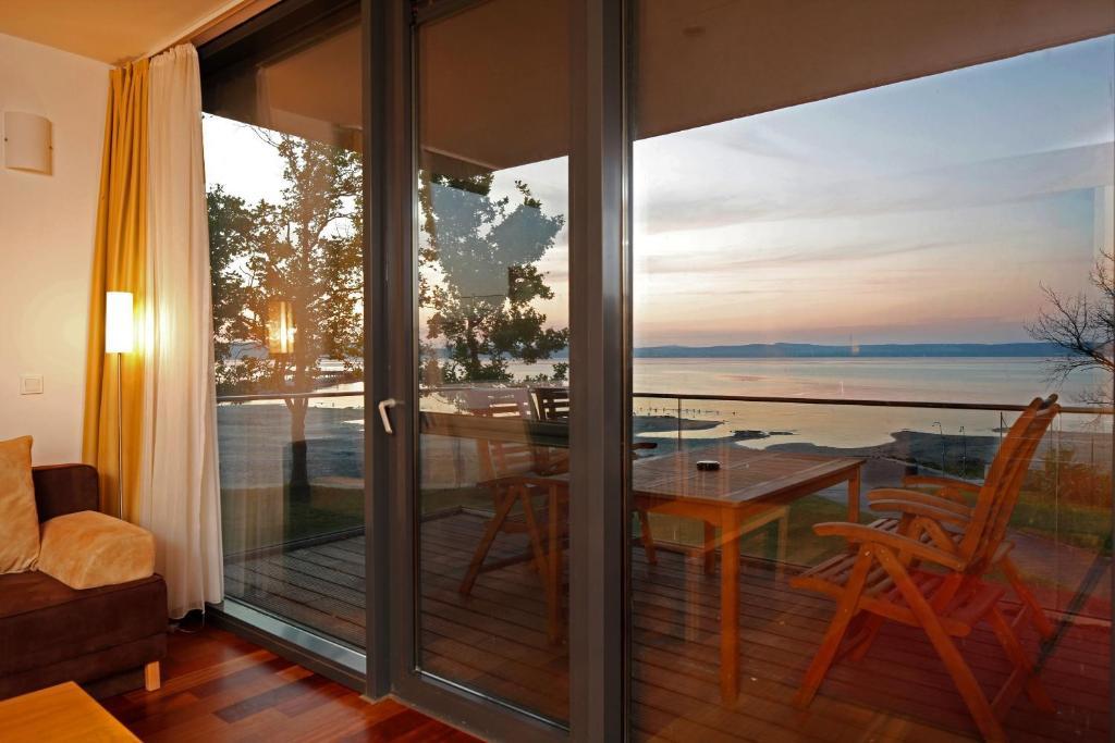 Bl Bavaria Yachtclub & Apartments Balatonlelle Ruang foto
