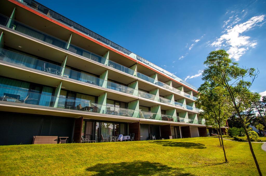 Bl Bavaria Yachtclub & Apartments Balatonlelle Bagian luar foto
