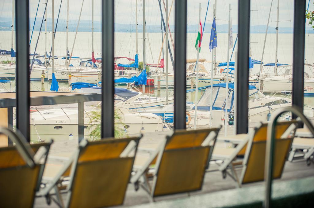 Bl Bavaria Yachtclub & Apartments Balatonlelle Bagian luar foto