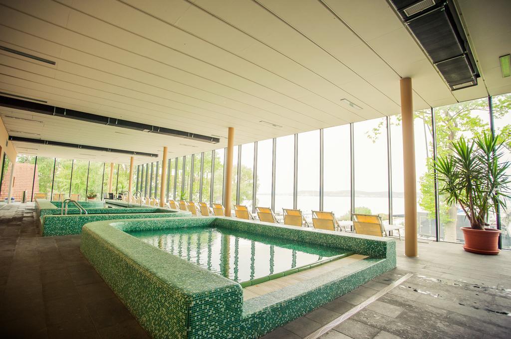 Bl Bavaria Yachtclub & Apartments Balatonlelle Bagian luar foto