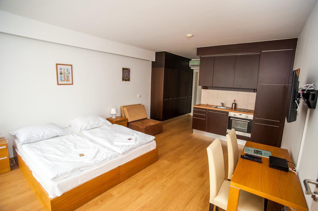 Bl Bavaria Yachtclub & Apartments Balatonlelle Ruang foto