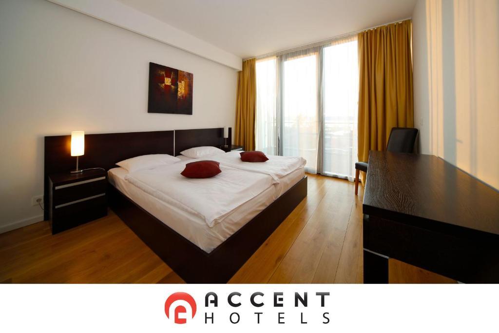 Bl Bavaria Yachtclub & Apartments Balatonlelle Bagian luar foto