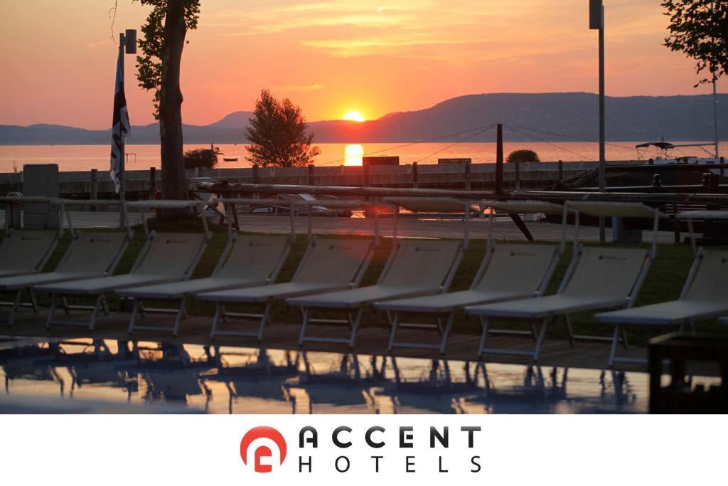 Bl Bavaria Yachtclub & Apartments Balatonlelle Bagian luar foto