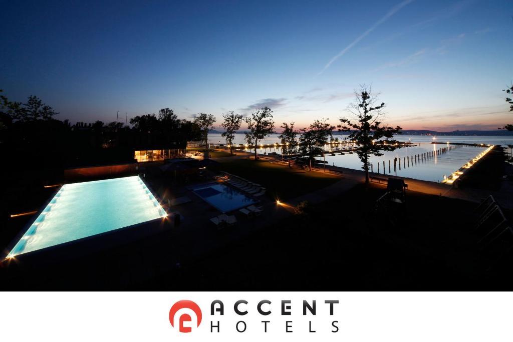 Bl Bavaria Yachtclub & Apartments Balatonlelle Bagian luar foto