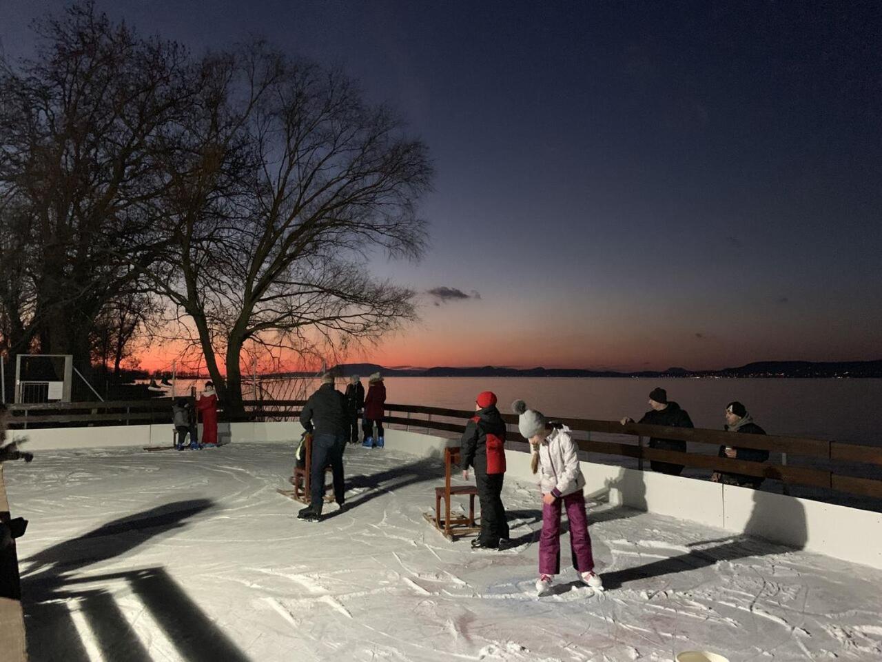 Bl Bavaria Yachtclub & Apartments Balatonlelle Bagian luar foto
