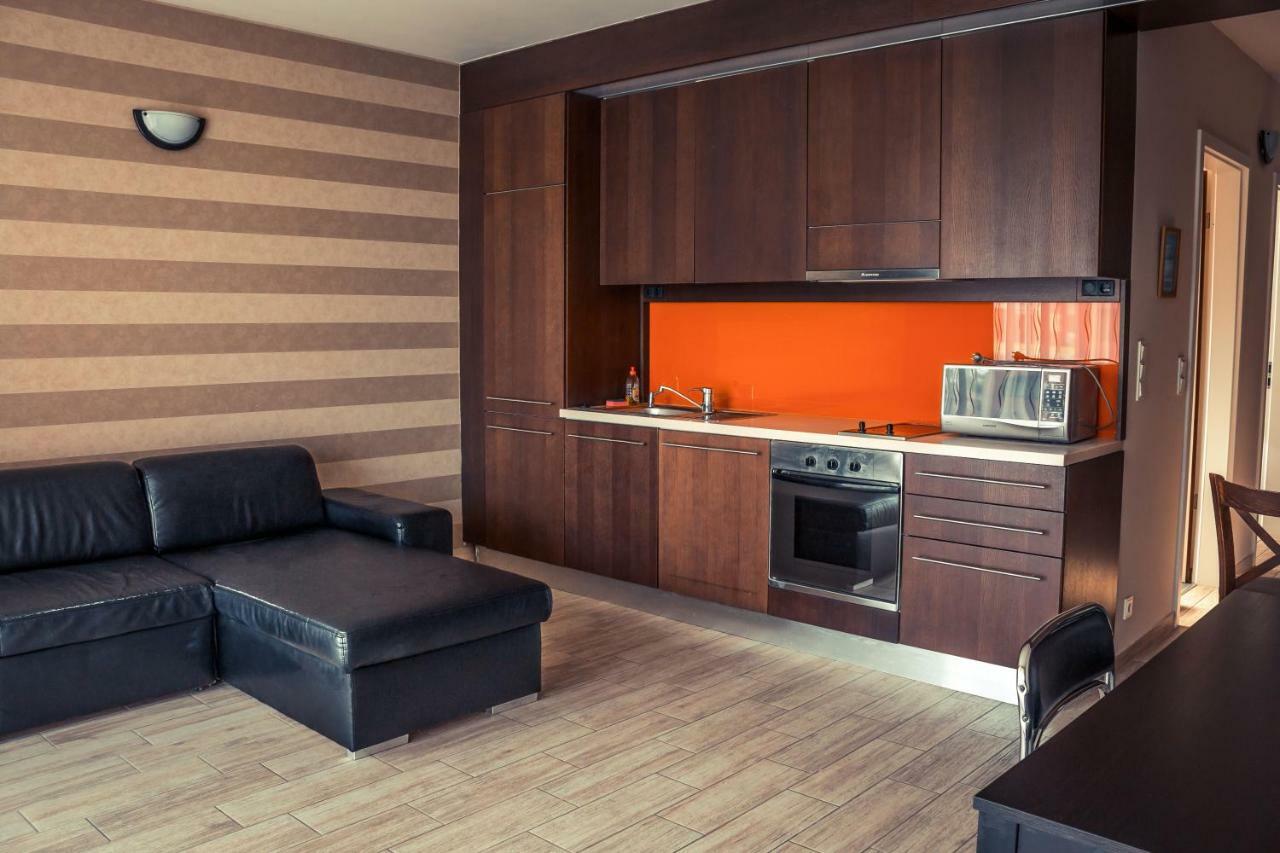 Bl Bavaria Yachtclub & Apartments Balatonlelle Bagian luar foto