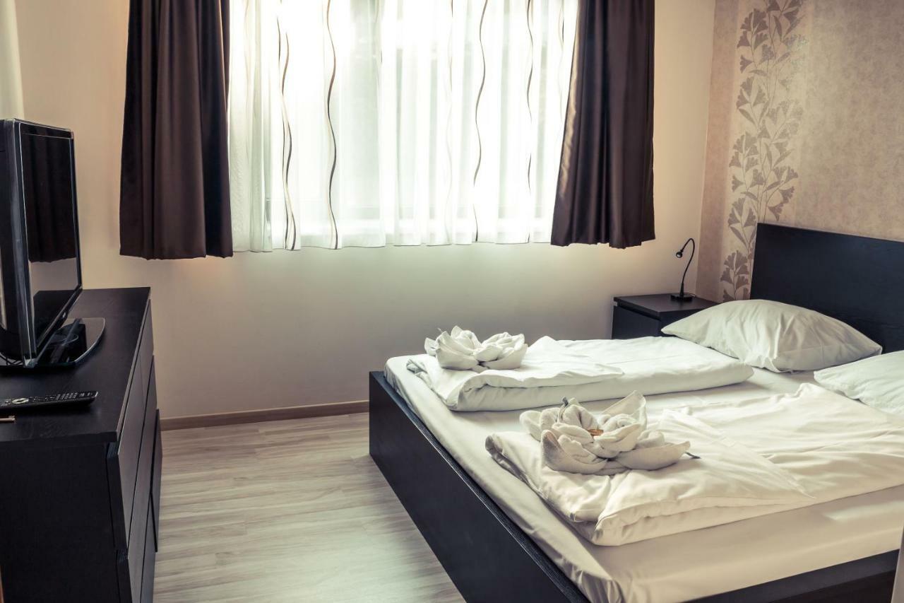 Bl Bavaria Yachtclub & Apartments Balatonlelle Bagian luar foto